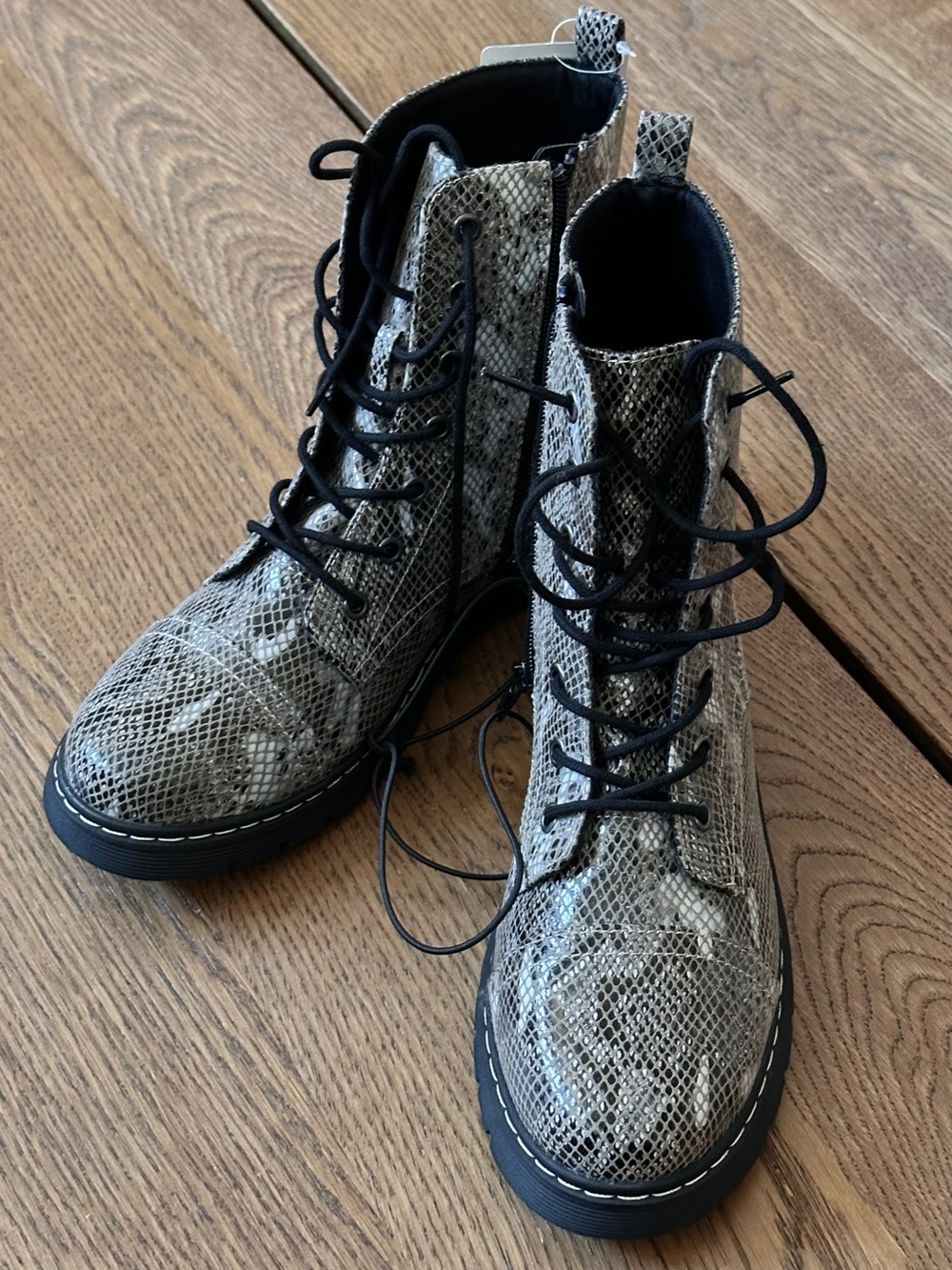 NWT. ARIZONA women's QUEEN combat boots snake textil upper lace up zip Size 8M